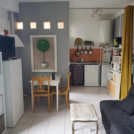 Apartmán Studio Le Pescadou, Climatise Et Lumineux, A Deux Pas Des Plages Et De La Gare Saint-Raphaël
